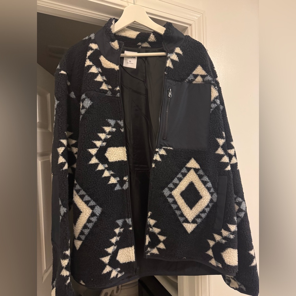 Men’s jacket size XL
Worn once to try on

New without tags